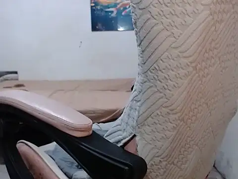 Mistress_Bigcockts live sex cam