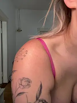 Shorty_Holly webcam