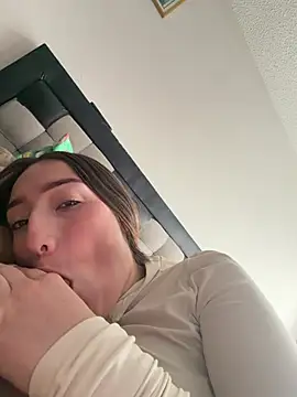 valery_salmons (G young) - Fingering pussy