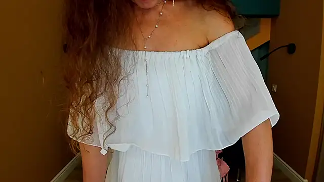 EllaLong webcam