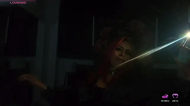 EvaaFoxxy1 live cam on StripChat