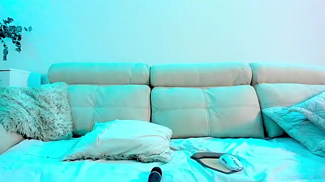 crystalnut live cam on StripChat