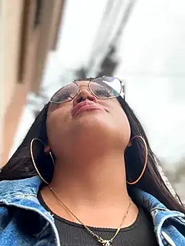 Mia_Risky-1