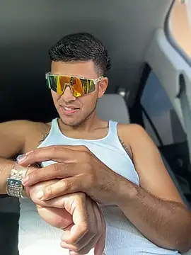 StrokingDaddy4 live cam on StripChat