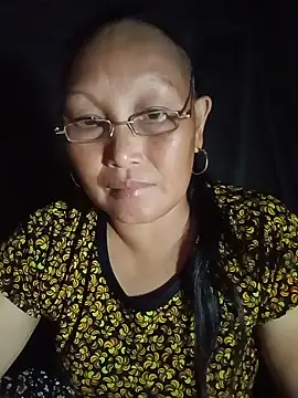 Juhi_09 live cam on StripChat