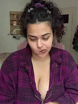 Curvydesifromgermany webcam