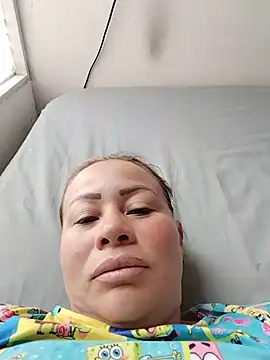LaraCaliente webcam