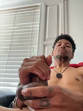 BigPrettyDick777 webcam