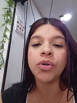 Layla-daring webcam