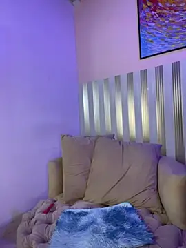 nina_glow webcam