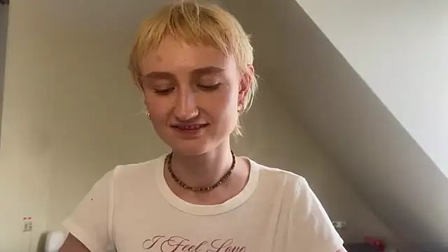 M_Mystique webcam