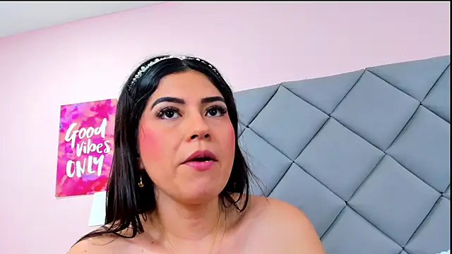 NahomyAdams webcam