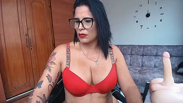 Majo_Soussa live cam on StripChat