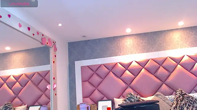 Thegreatonelady live cam on StripChat