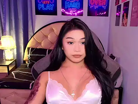 SexxyTsLoverr live cam on StripChat
