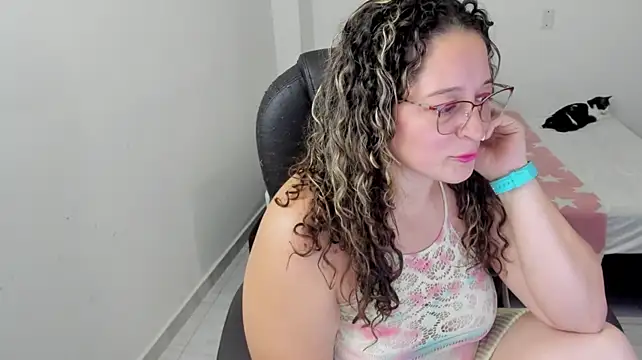 alejandra_milf_ live cam on StripChat