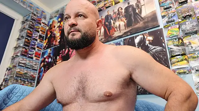 Muscle_Bear live cam on StripChat