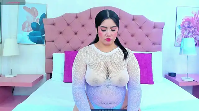 ThyaraJhons live cam on StripChat