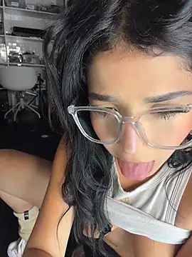 ArieliciousXXX live cam on StripChat