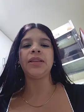 Layla-daring webcam