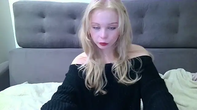 Stellamelow live cam on StripChat