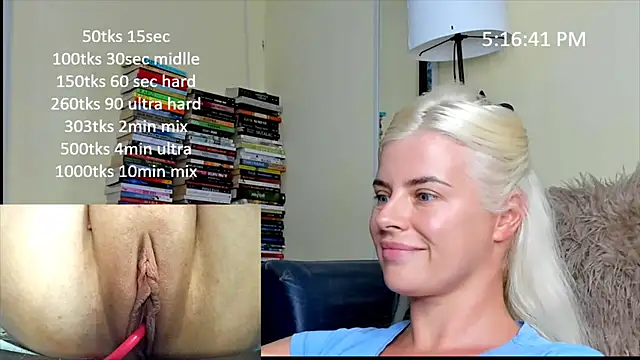 queenofthenighttt live cam on StripChat