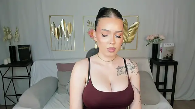 mistress_of_hearts 🦆 webcam