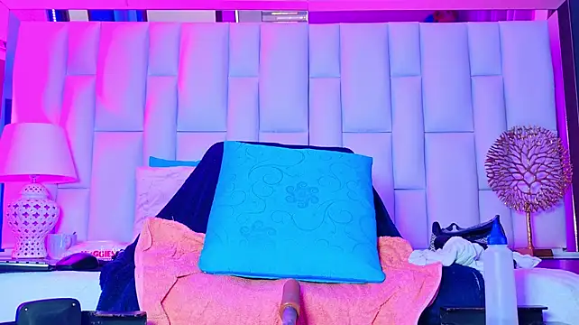 NathaxaLeans webcam