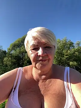 Laura_Millf webcam