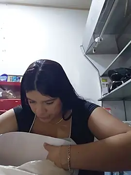 Layla-daring webcam