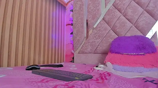 baby_peach__ webcam