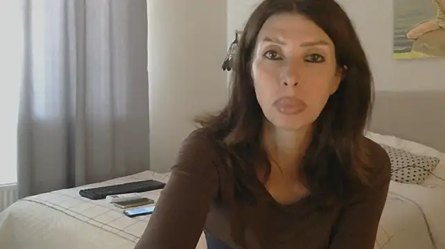 WhiteQueen888 webcam