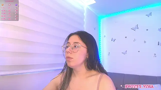 sweettvera live cam on StripChat
