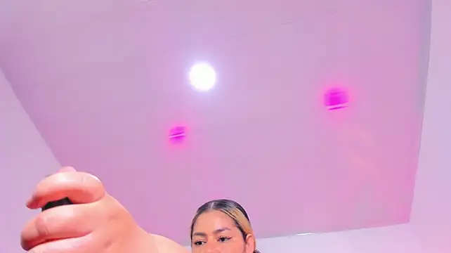 juliette_nt (F young) - show ass + slap