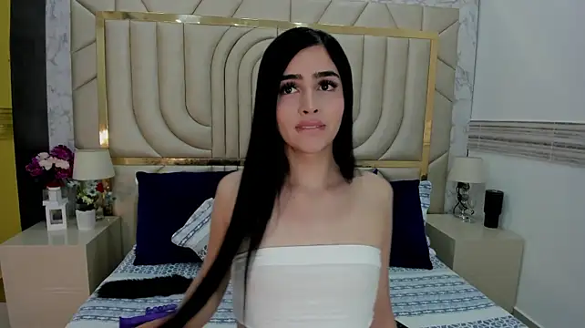 NahomiDeluxe webcam