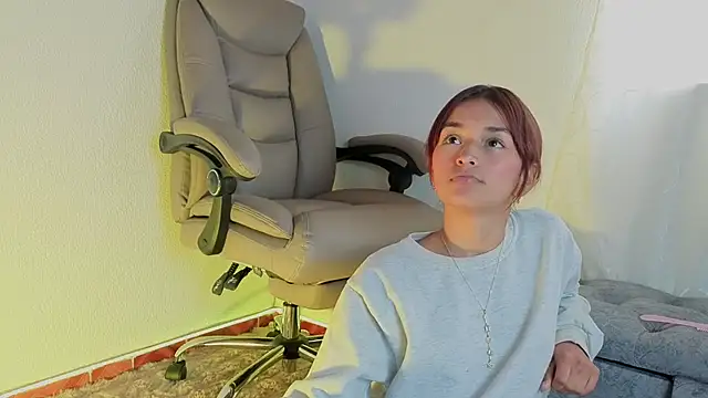 Aura_moons webcam