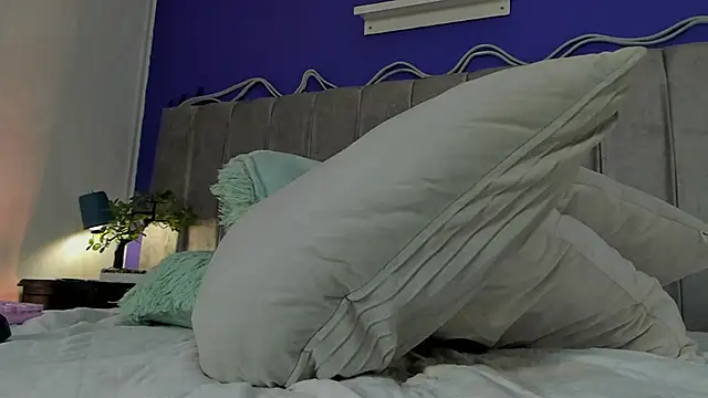 Aura_sun live cam on StripChat