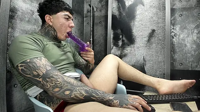 Gury_tattoo webcam