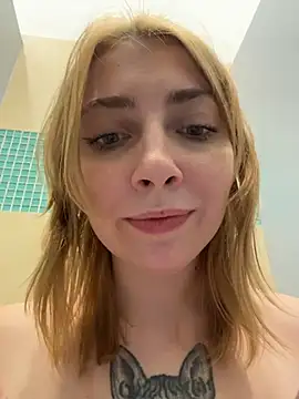 Sunny___Bunny live cam on StripChat