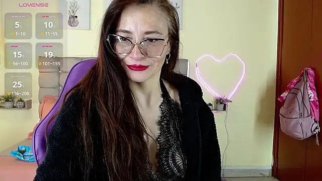 _naomi_s live cam on StripChat