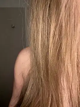 Hannah-2007 live cam on StripChat