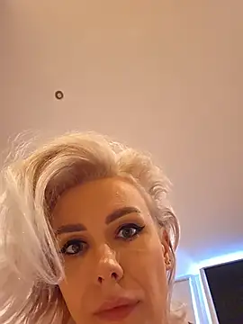 AureliaDoux webcam
