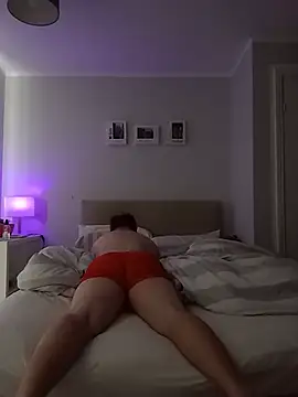 jaygirthy36 (Ask my age) - Lay on bed ass up naked