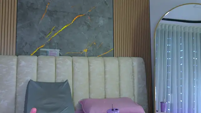 mia_scot webcam