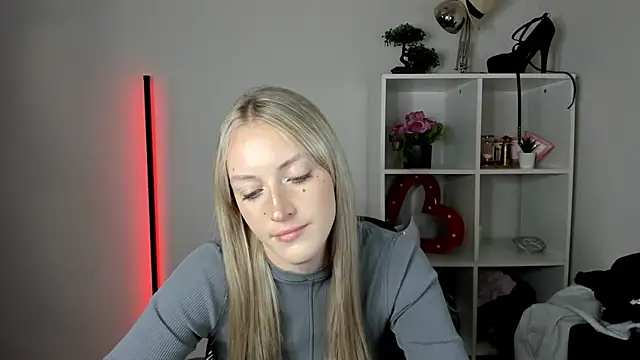 EvelynBlond webcam