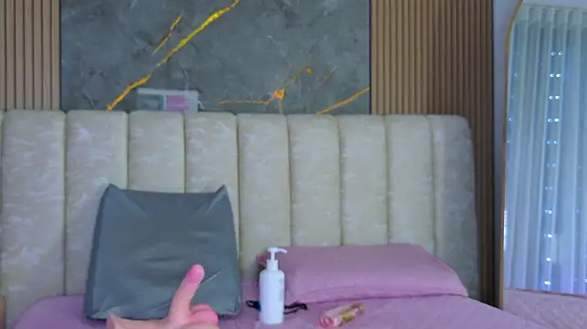 mia_scot webcam