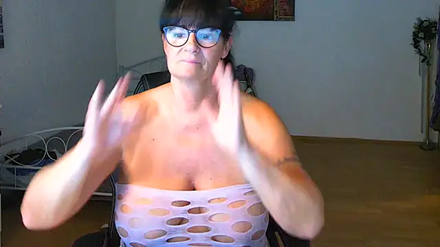Sylly live cam on StripChat