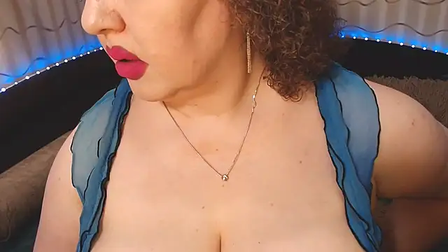 BustyKatty live cam on StripChat