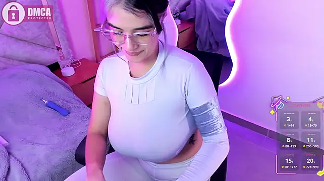 Roxy_clark live cam on StripChat
