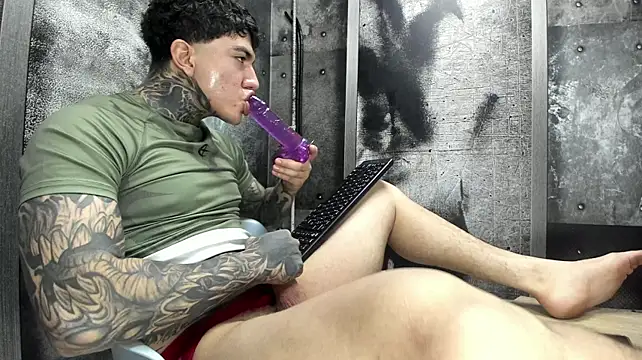 Gury_tattoo webcam